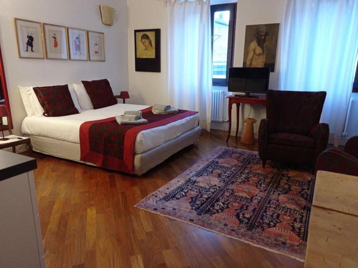 S. Trinita 18, Suites & Rooms Trento Exterior foto